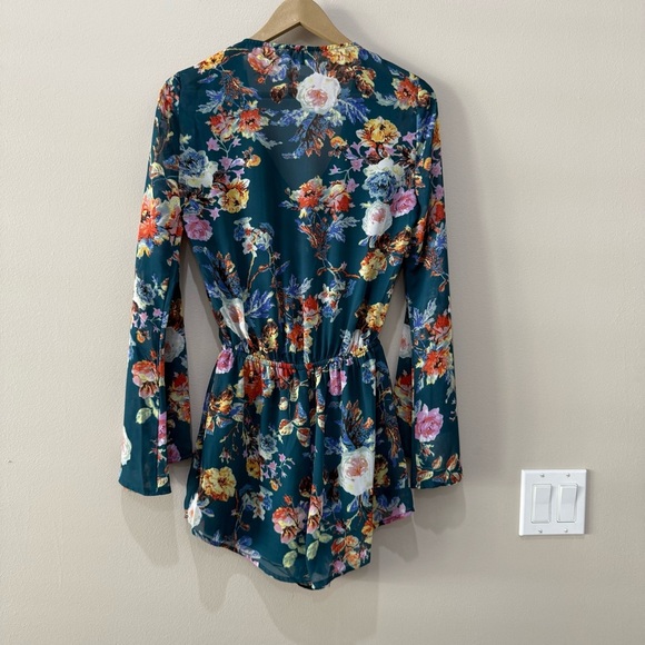 Show Me Your MuMu Red Rocks Bell Sleeve Romper XS - Picture 5 of 10